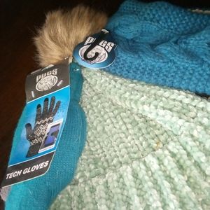 Gloves,hat, headband w/lining. PUGS brand